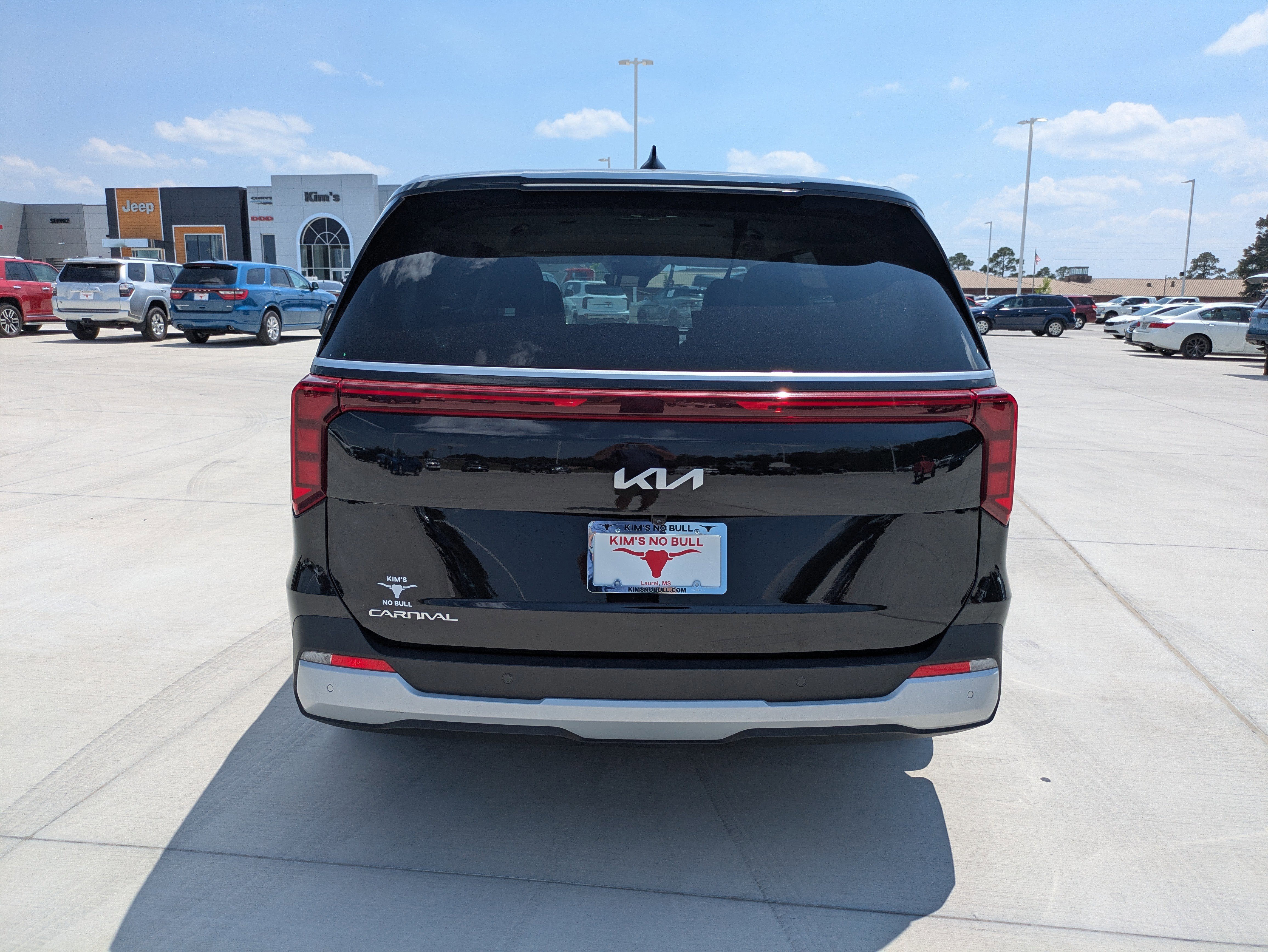 Used 2025 Kia Carnival FWD image 6