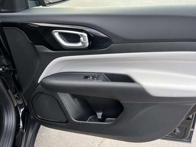 Used 2025 Jeep Compass Limited image 21