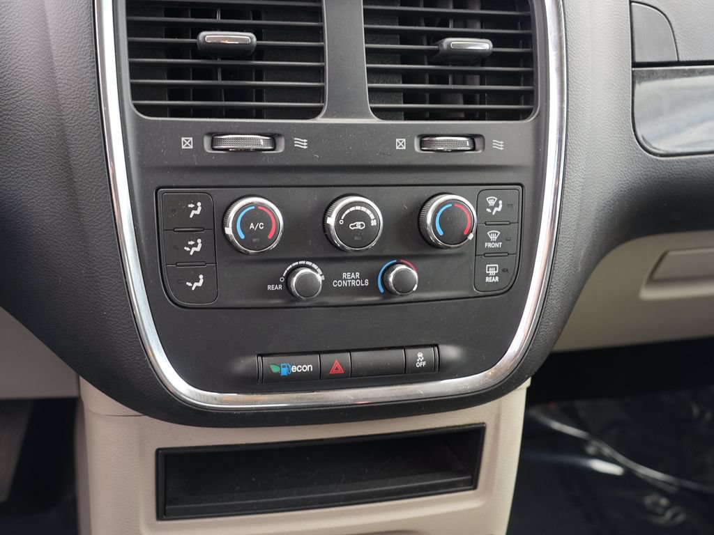 Used 2018 Dodge Grand Caravan SE w/ UConnect Hands-Free Group FWD image 23