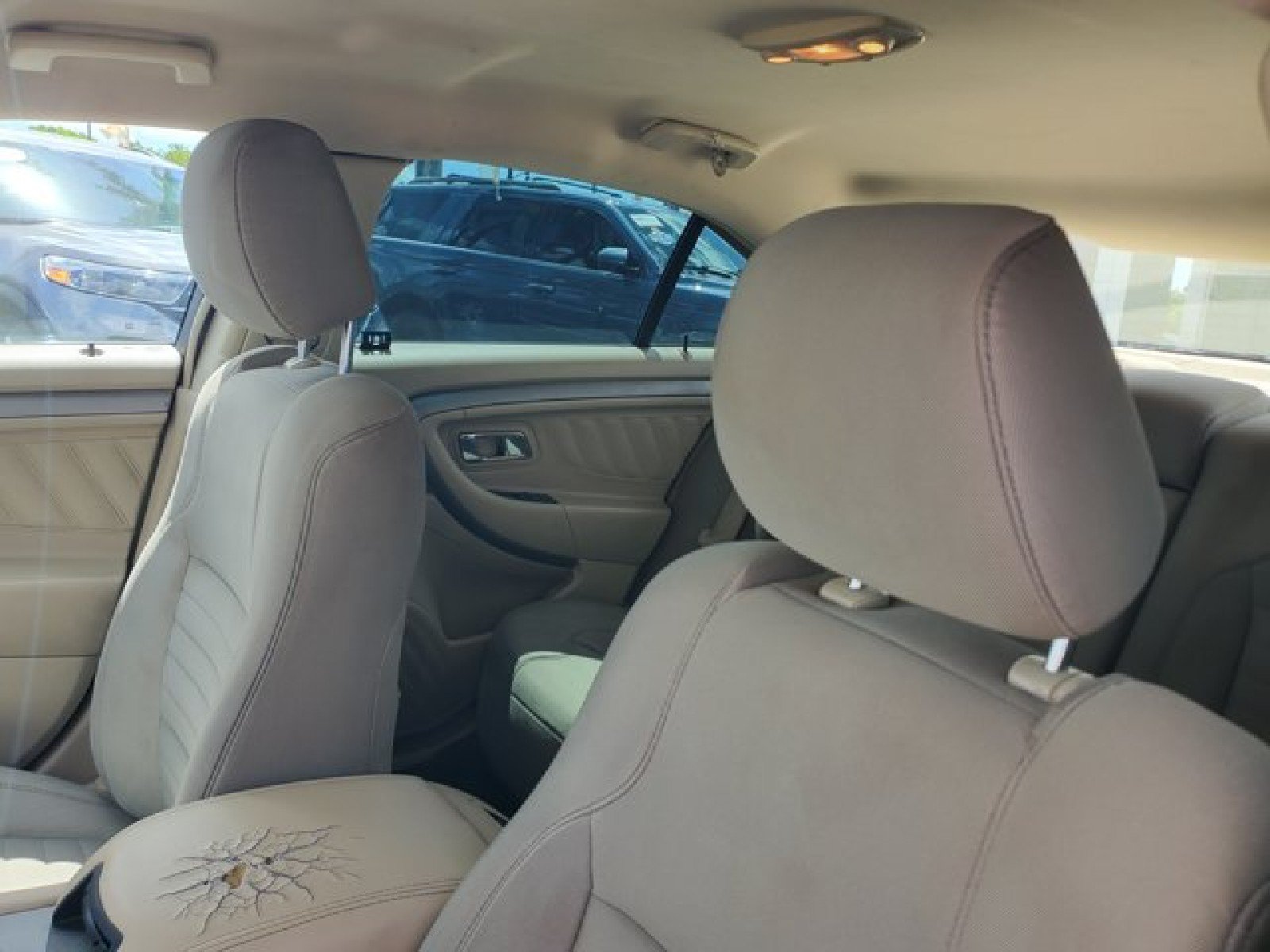 Used 2014 Ford Taurus SE FWD image 10