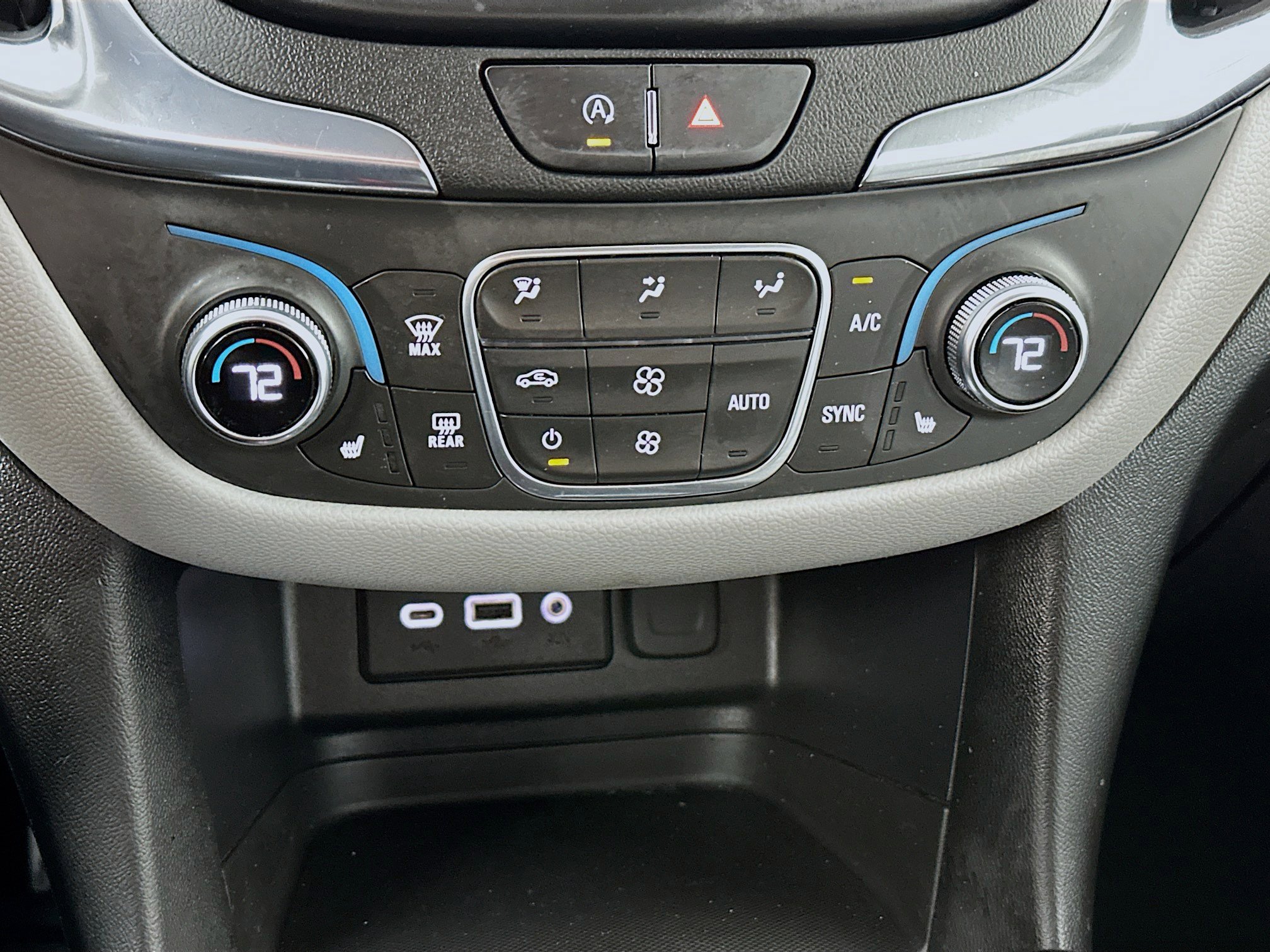 Used 2022 Chevrolet Equinox LT w/ Driver Convenience Package image 15