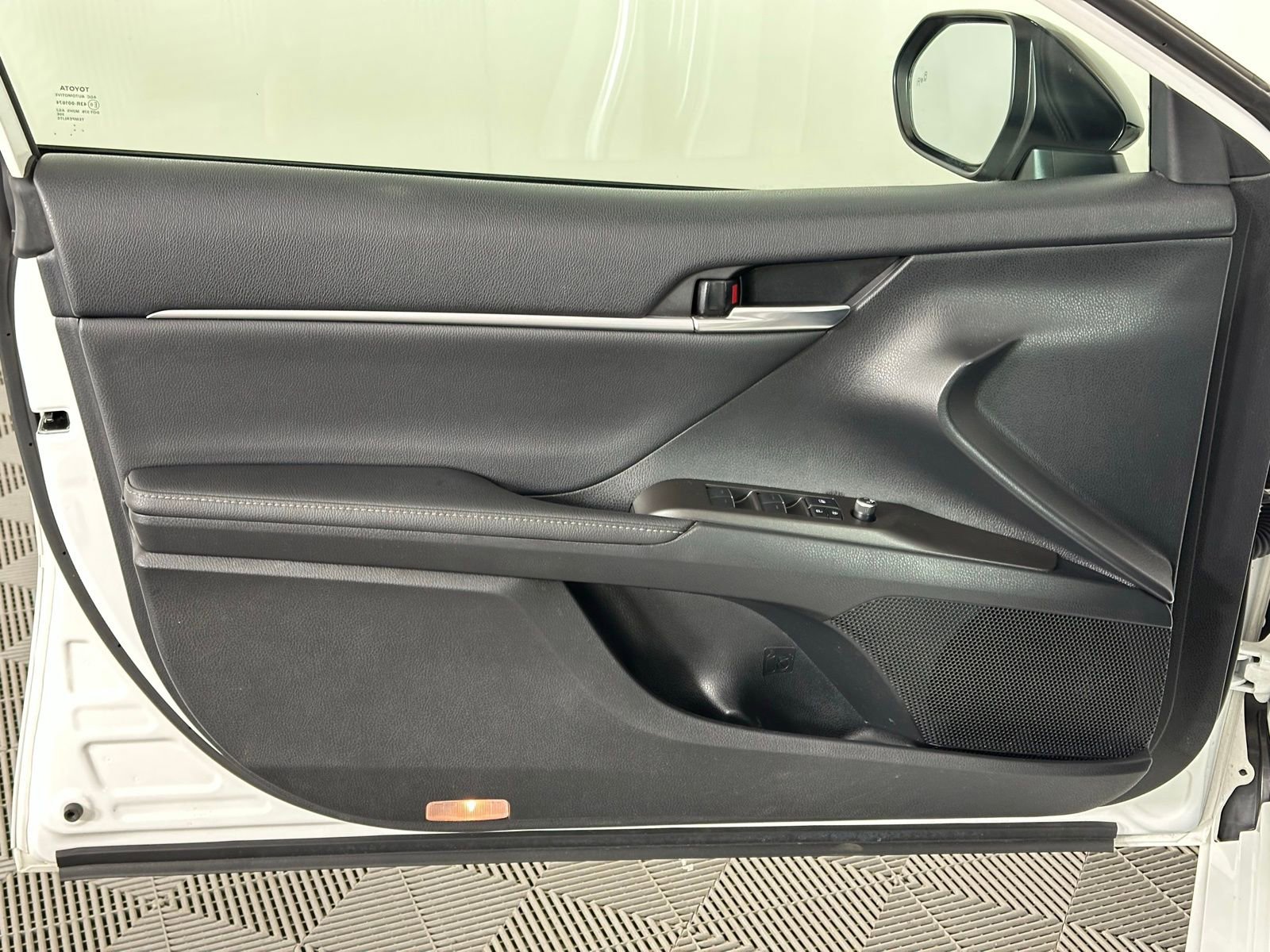 Used 2022 Toyota Camry XSE image 34