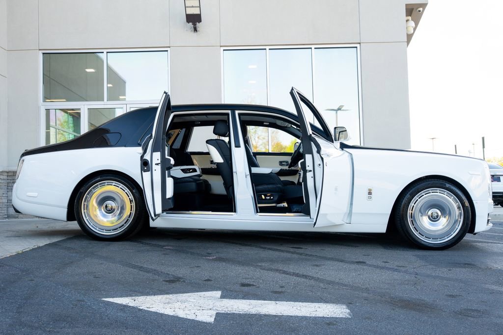 Used 2019 Rolls-Royce Phantom Sedan image 11