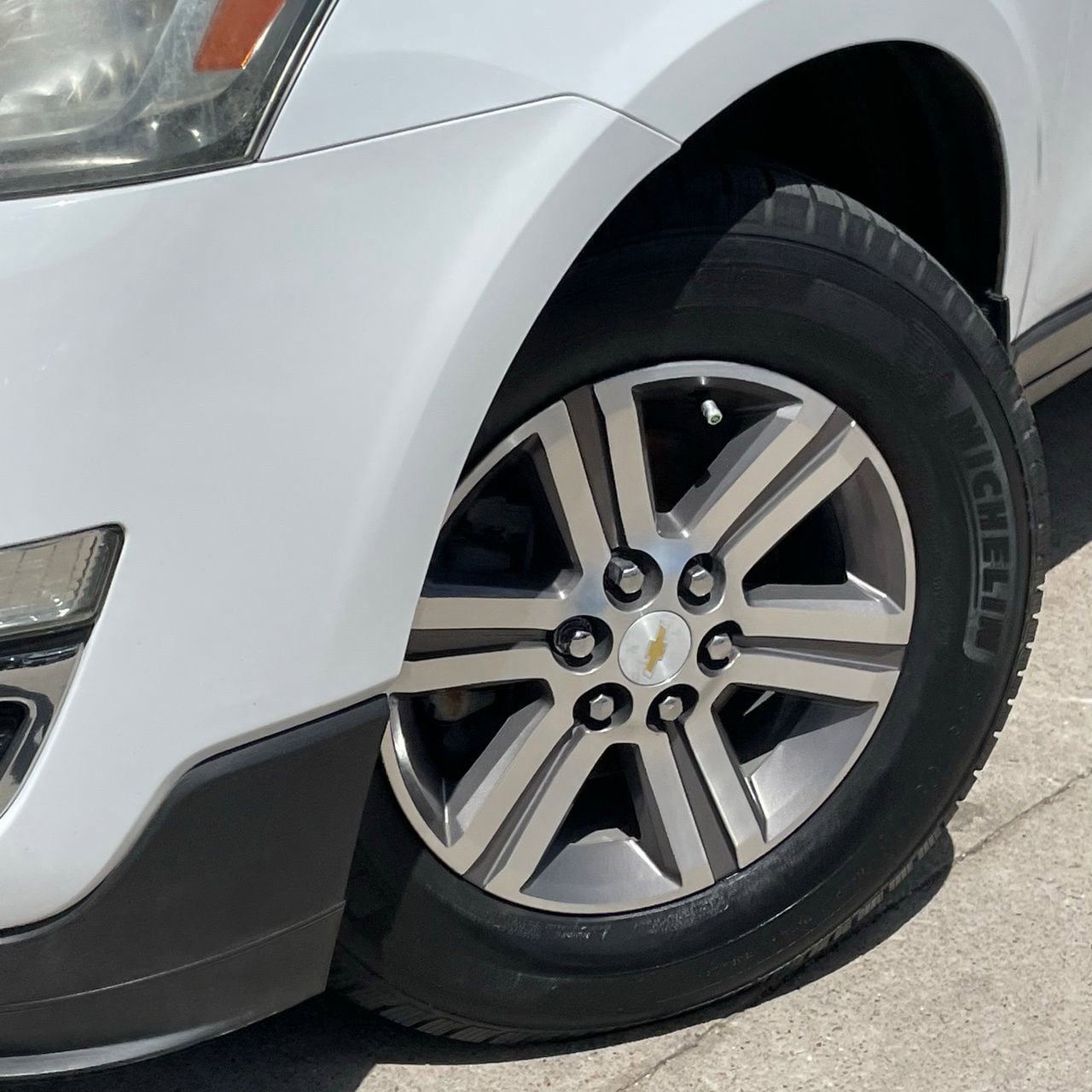 Used 2017 Chevrolet Traverse LT FWD image 9