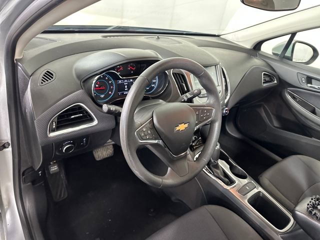 Used 2018 Chevrolet Cruze LT w/ Convenience Package image 13