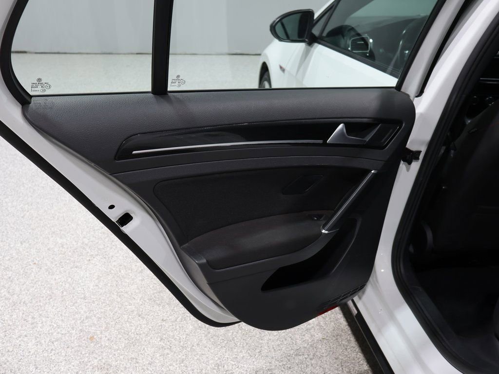 Used 2017 Volkswagen Golf S image 14