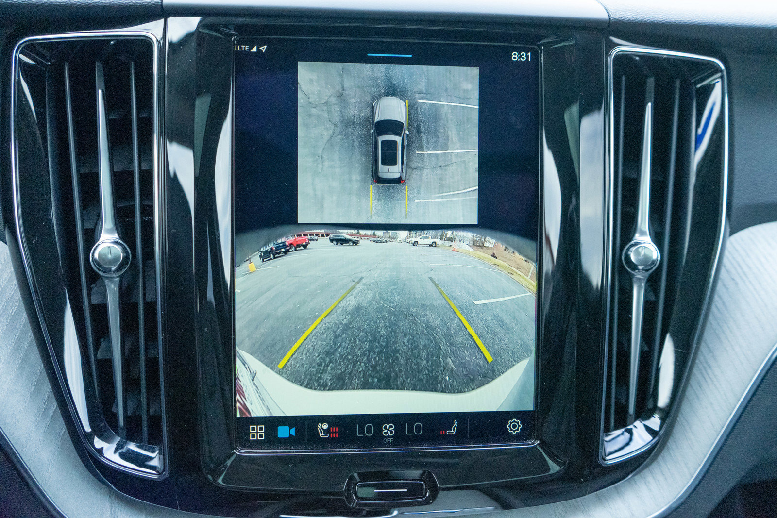 Used 2025 Volvo XC60 B5 Plus image 19