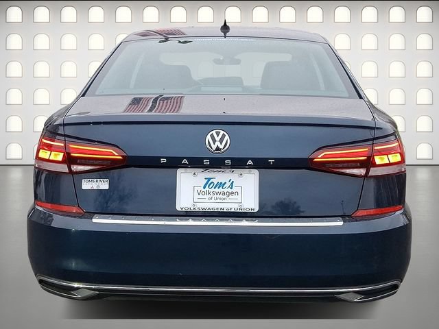 Used 2021 Volkswagen Passat 2.0T SE FWD image 5