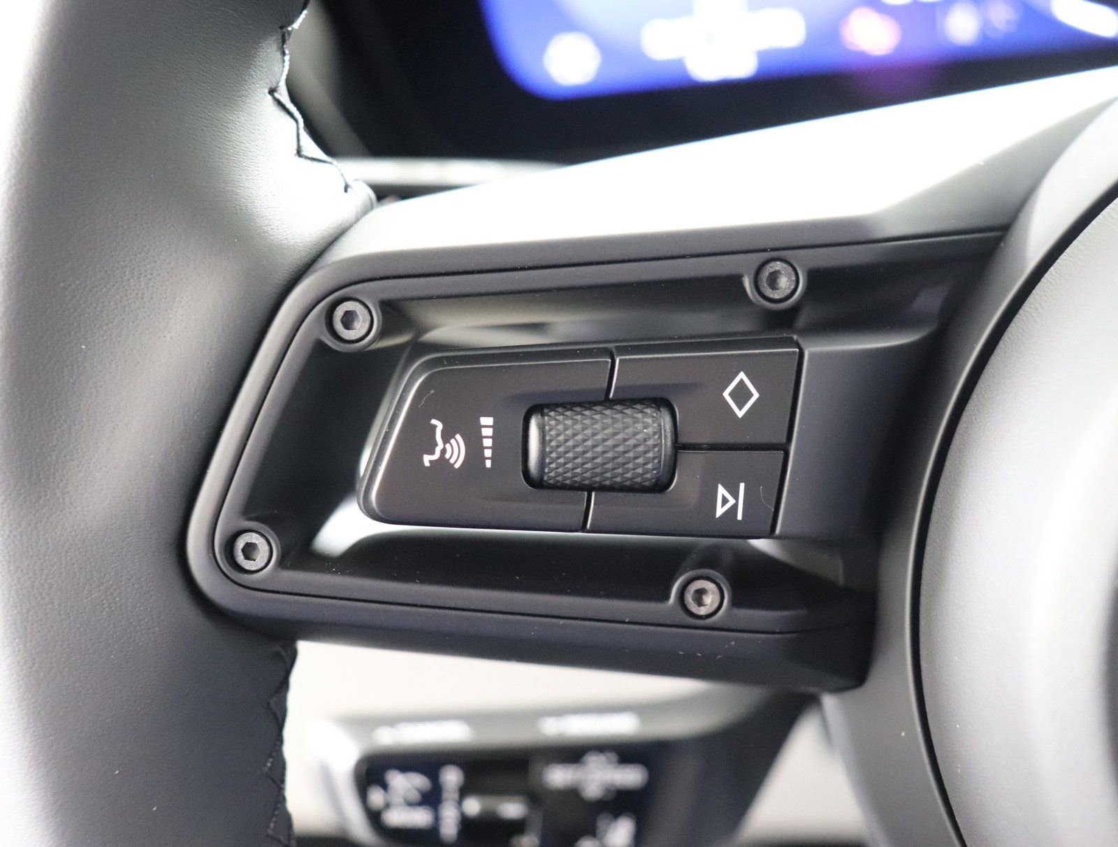 Used 2025 Porsche Macan 4S Electric image 19