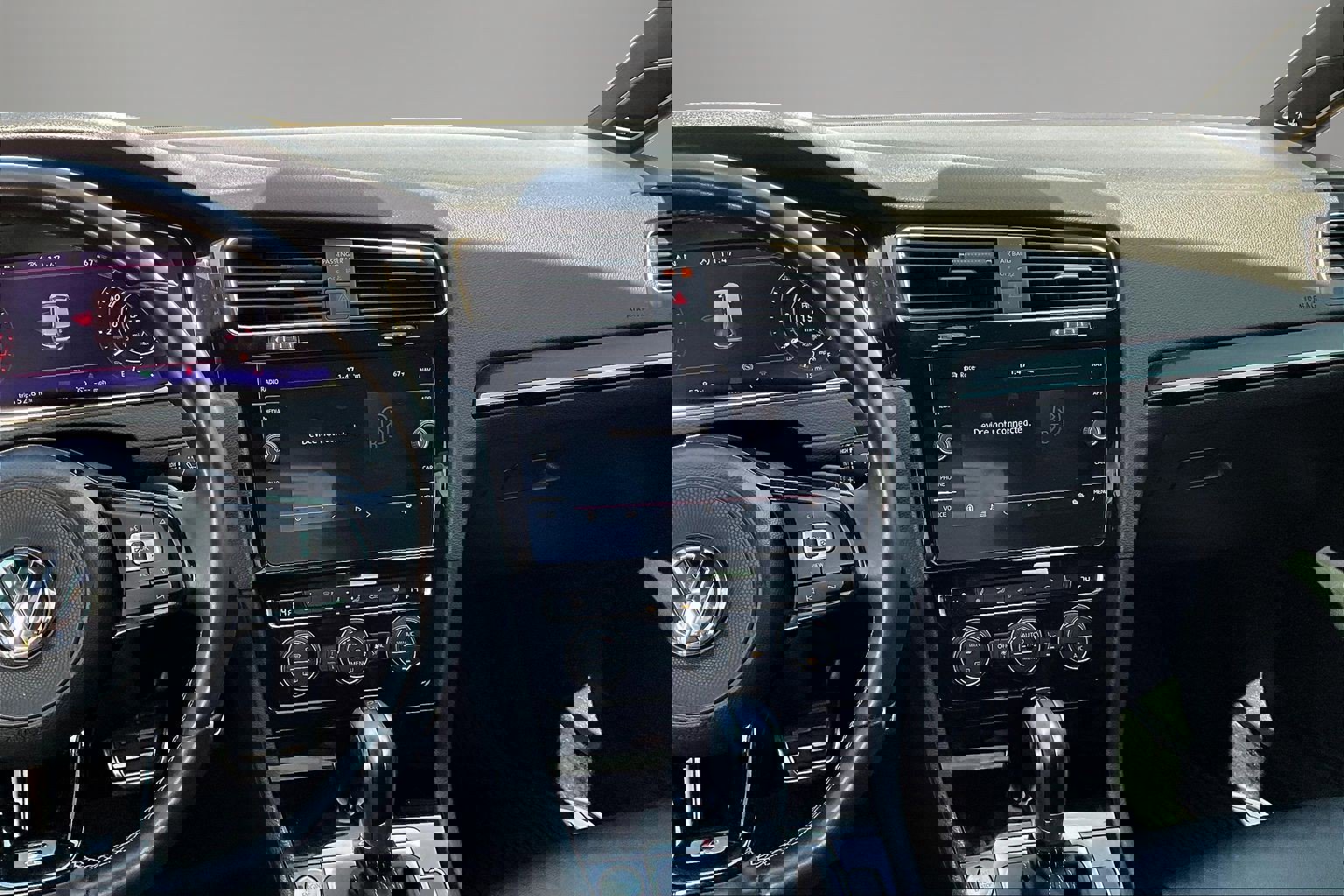 Used 2019 Volkswagen Golf R 4-Door image 9