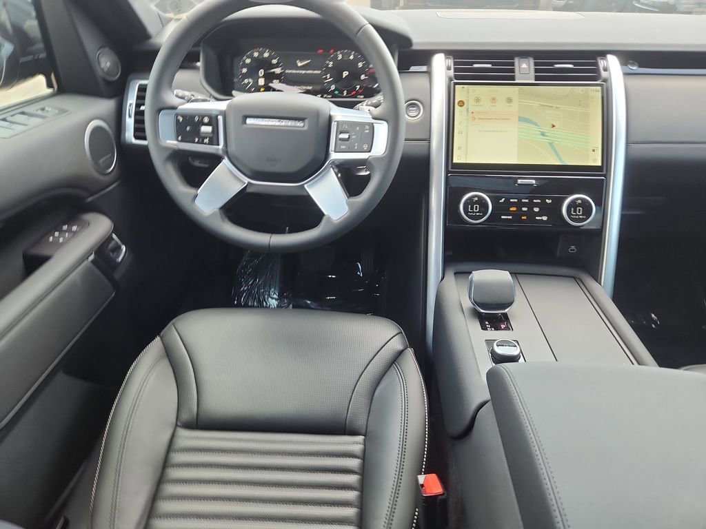 Certified 2025 Land Rover Discovery S AWD/4WD image 4