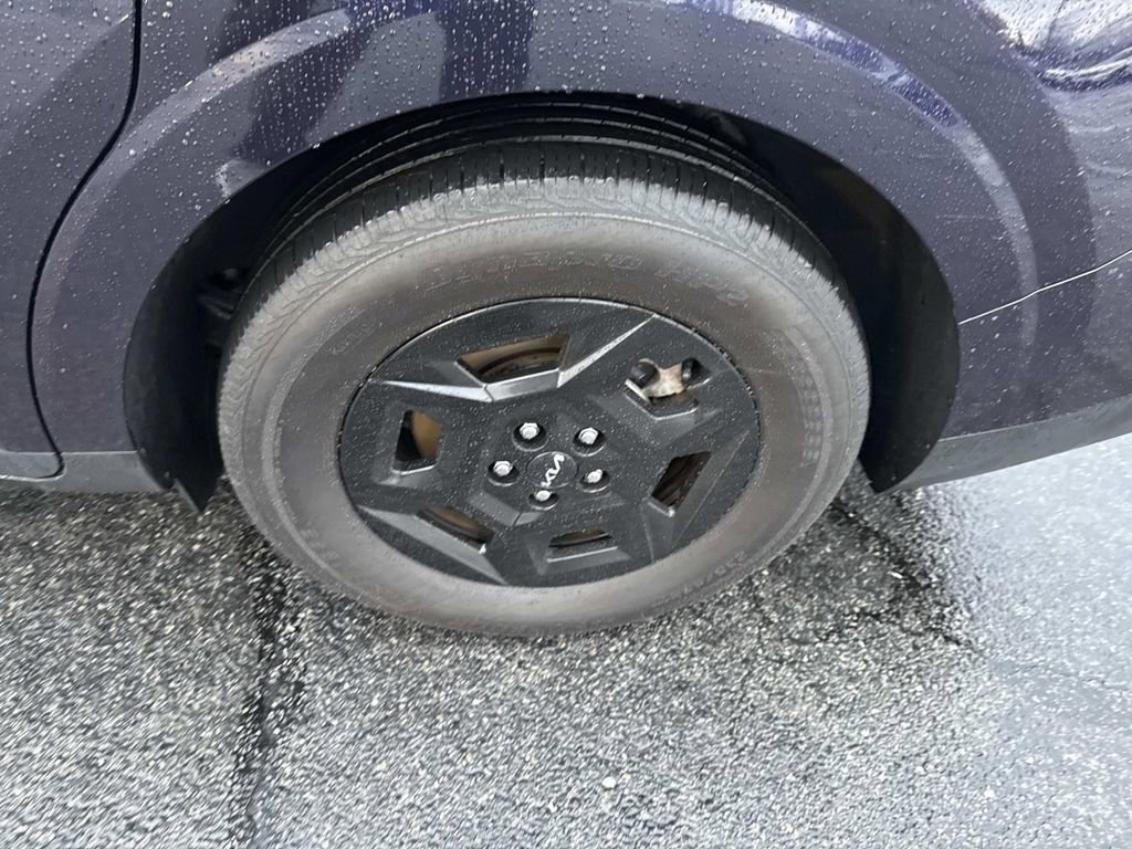 Used 2025 Kia Carnival image 12