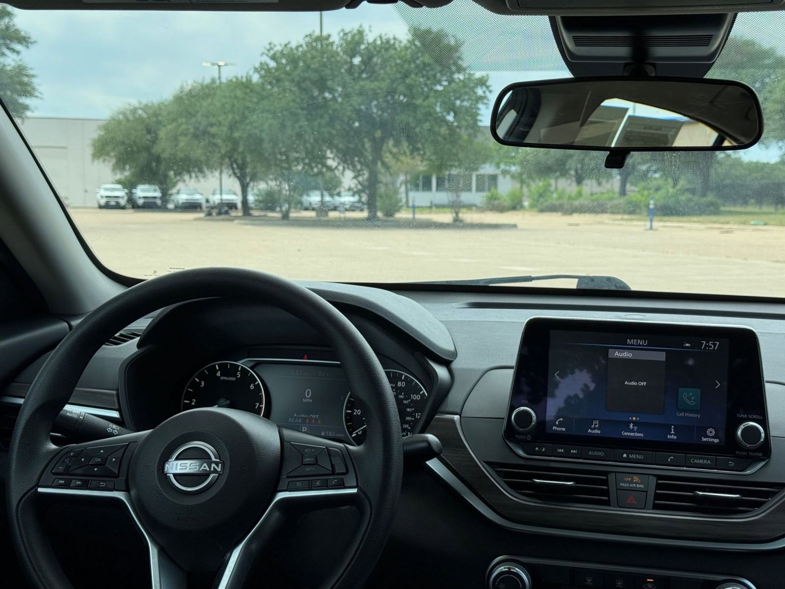 Used 2025 Nissan Altima 2.5 SV FWD image 34