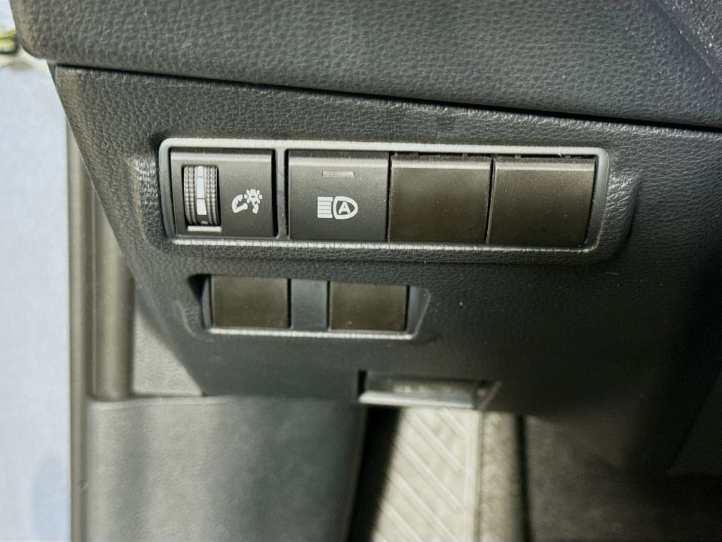 Used 2024 Toyota Corolla Cross LE image 10