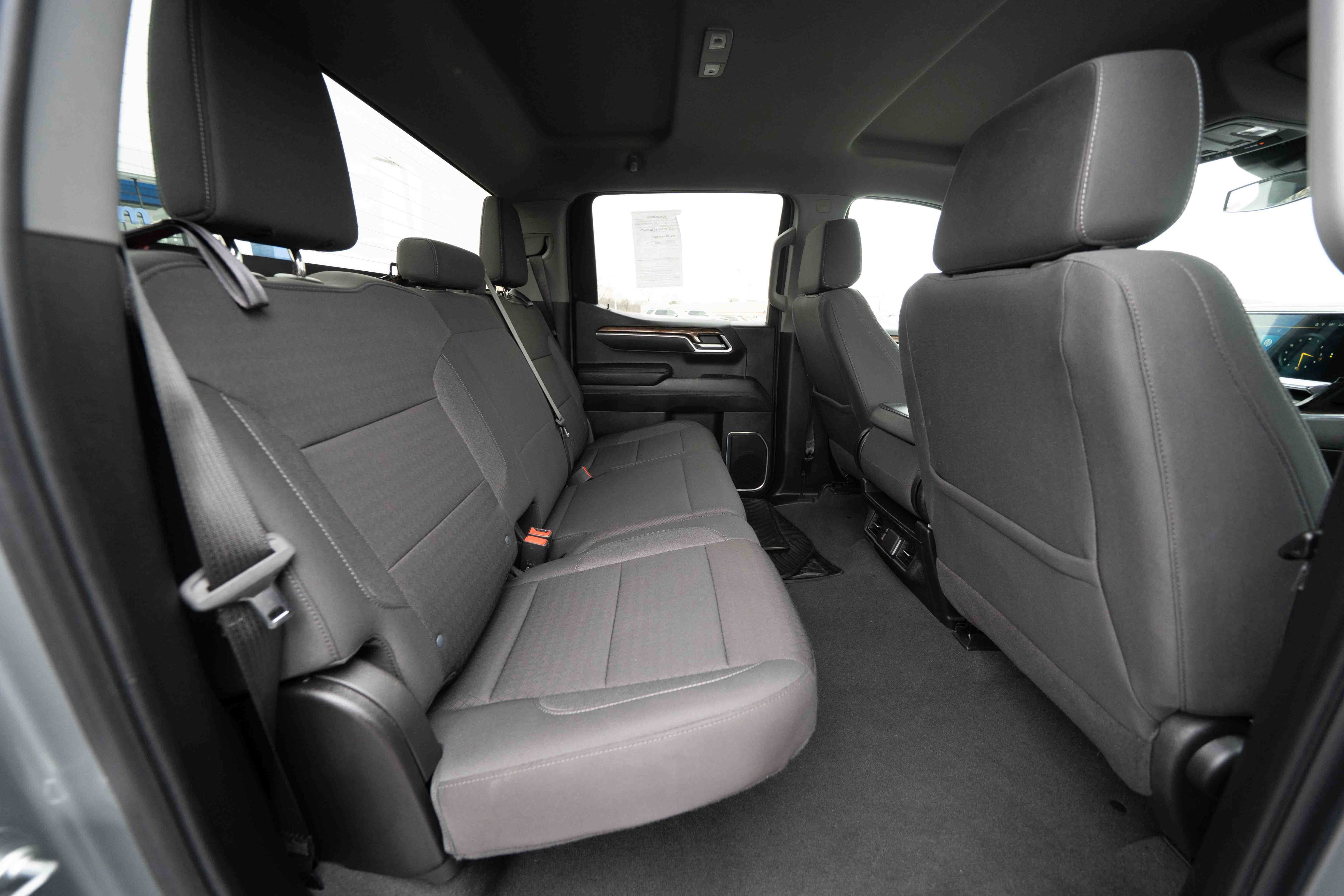 Used 2025 Chevrolet Silverado 1500 LT image 24