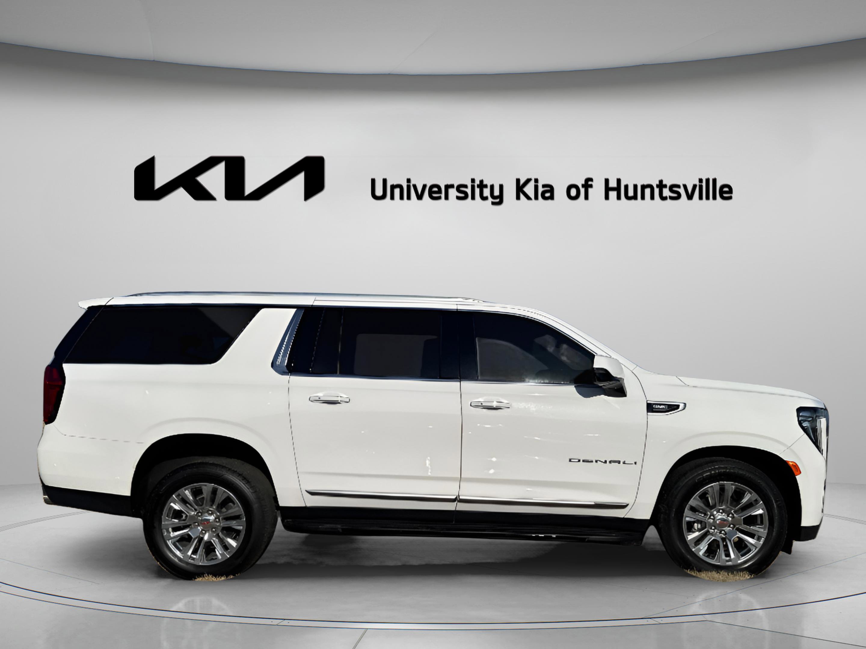Used 2024 GMC Yukon XL Denali image 8