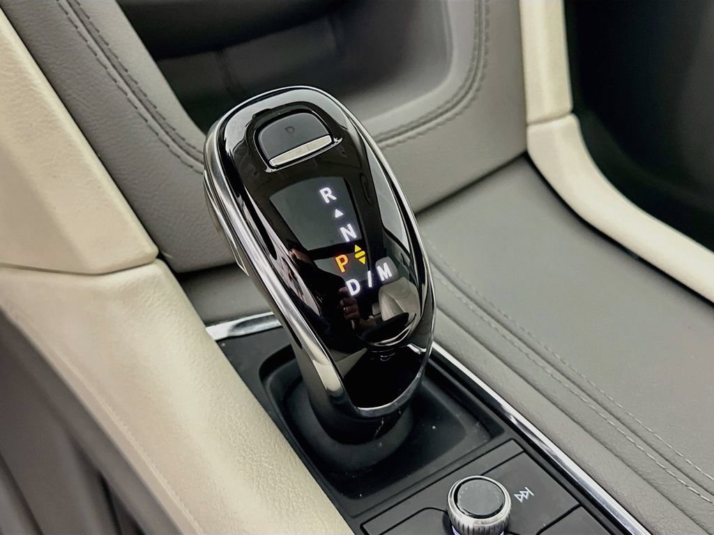 Certified 2024 Cadillac XT6 Premium Luxury w/ LPO, Floor Liner Package AWD/4WD image 21