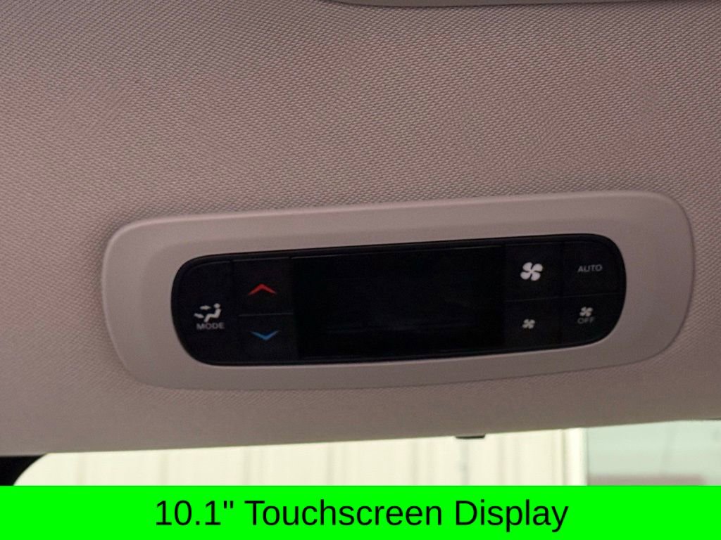 Used 2024 Chrysler Pacifica Touring-L image 11