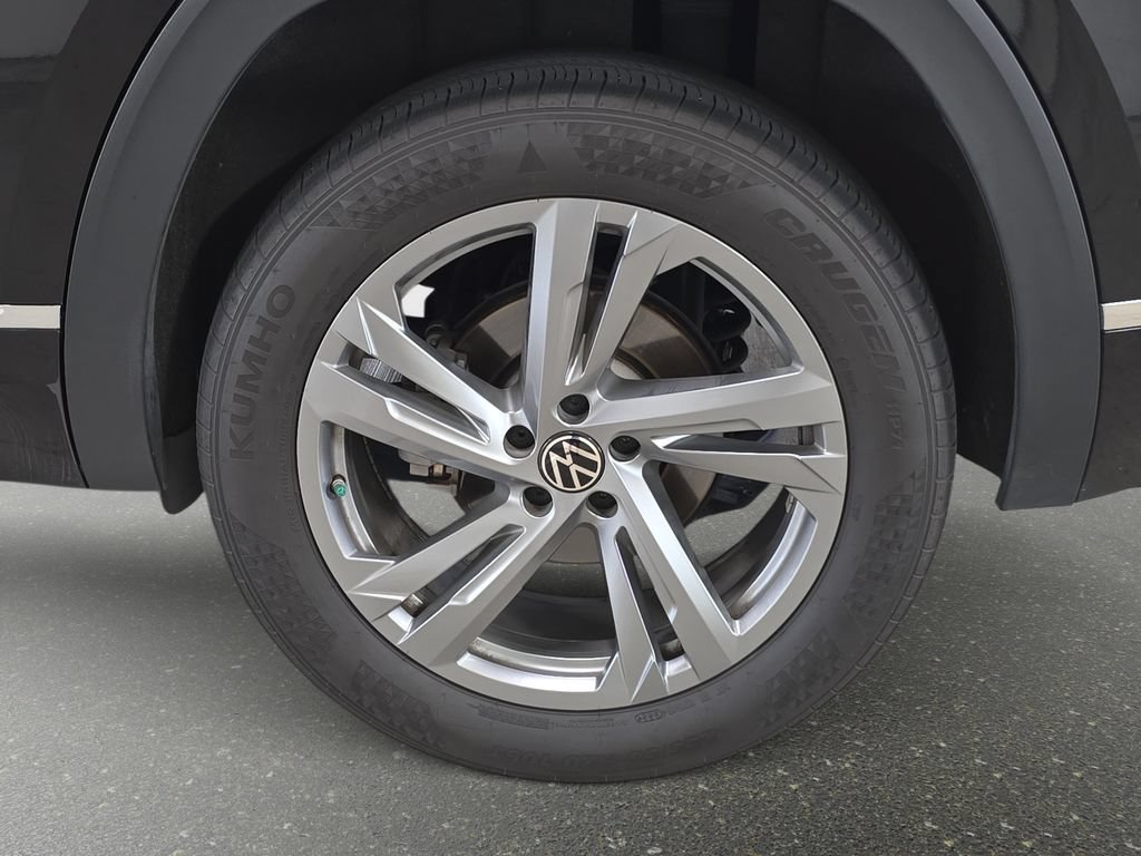 Used 2024 Volkswagen Atlas Cross Sport SEL R-Line AWD/4WD image 32