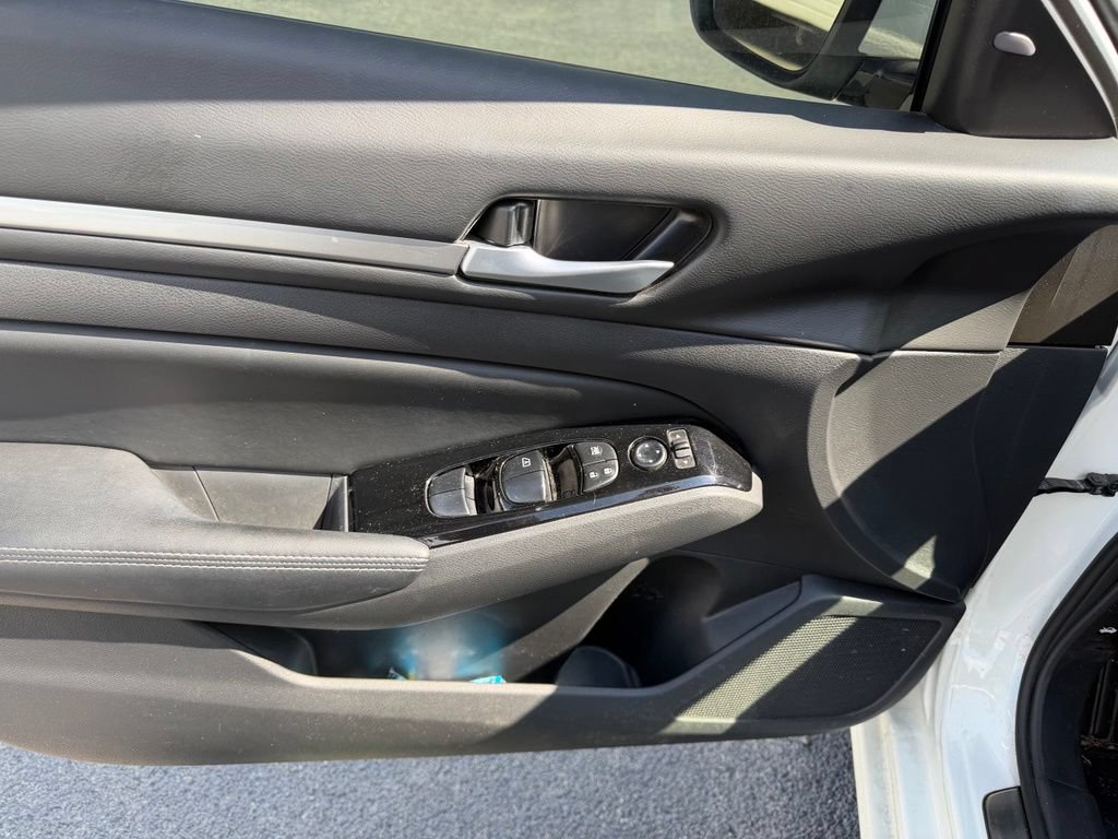 Used 2025 Nissan Altima 2.5 SL FWD image 10