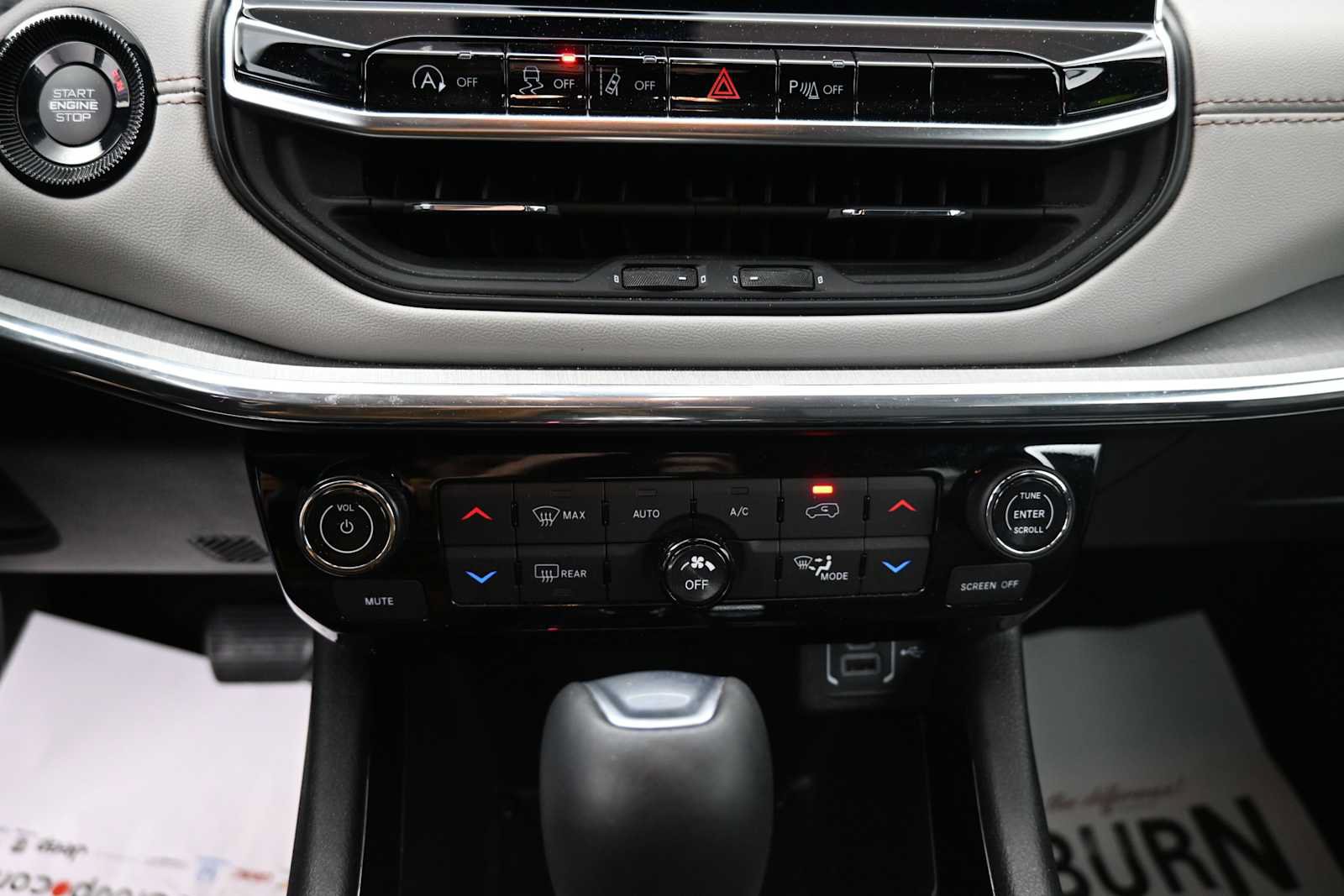 Used 2024 Jeep Compass Limited AWD/4WD image 9