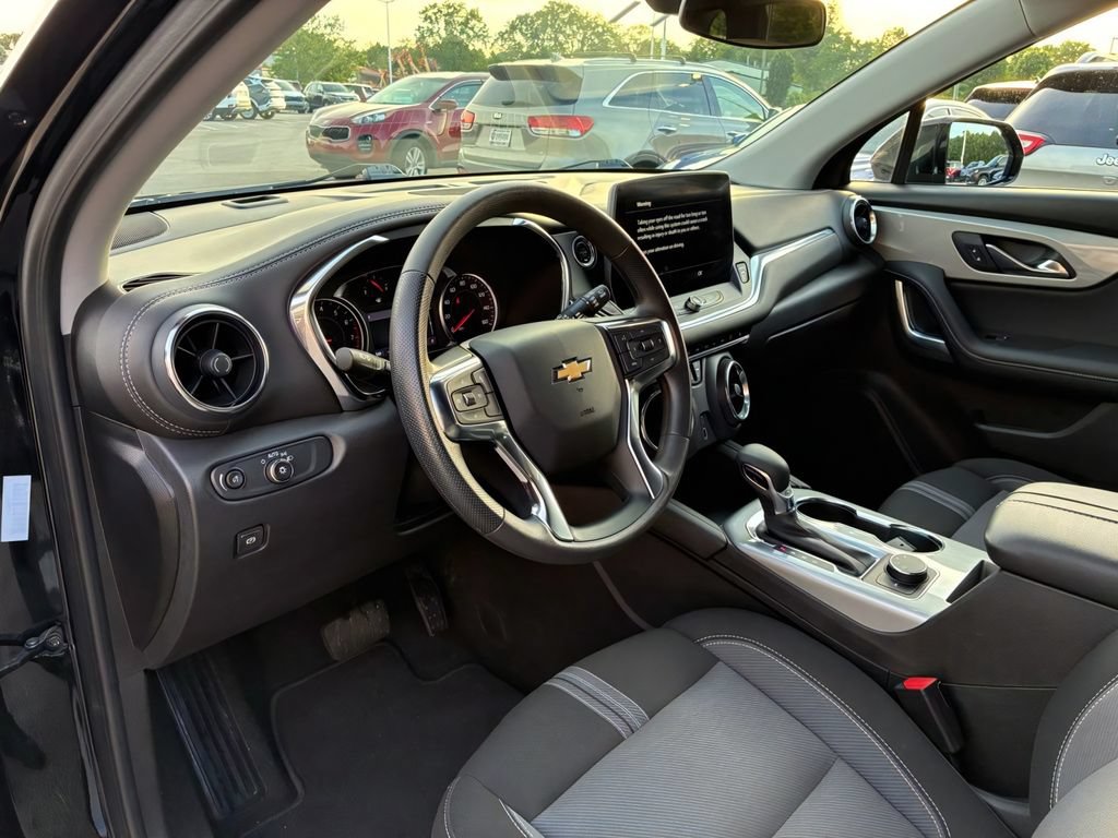 Used 2025 Chevrolet Blazer LT AWD/4WD image 12