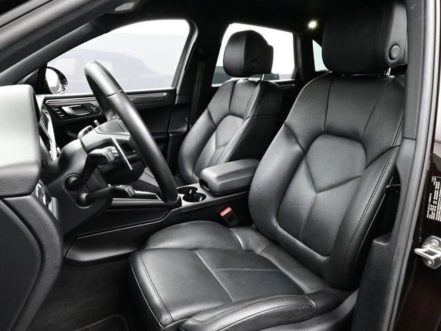 Certified 2022 Porsche Macan image 5