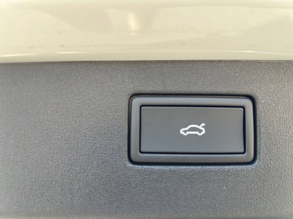 New 2026 Volkswagen Tiguan SEL R-Line image 11