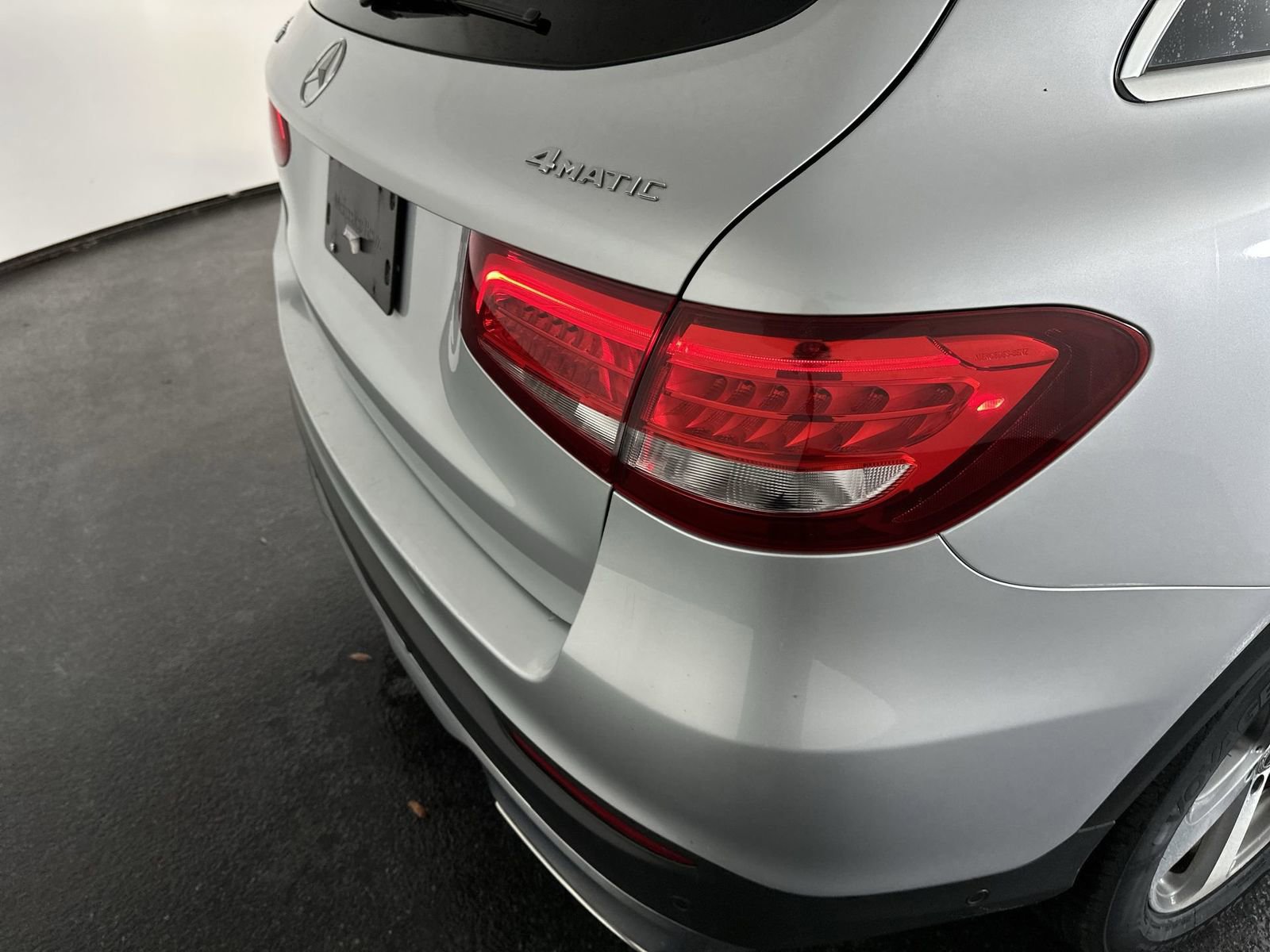 Used 2018 Mercedes-Benz GLC 300 4MATIC w/ Premium Package image 30