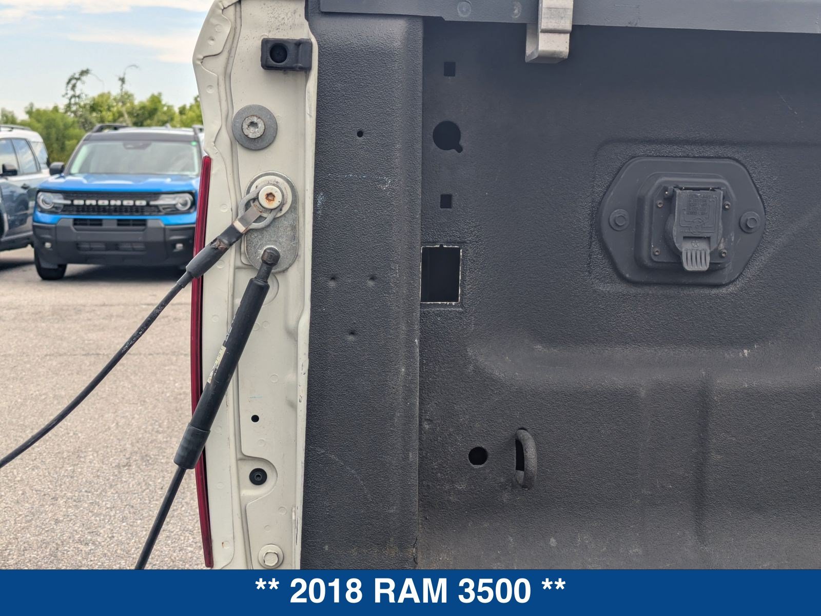 Used 2018 RAM 3500 Laramie w/ Sport Appearance Group AWD/4WD image 18