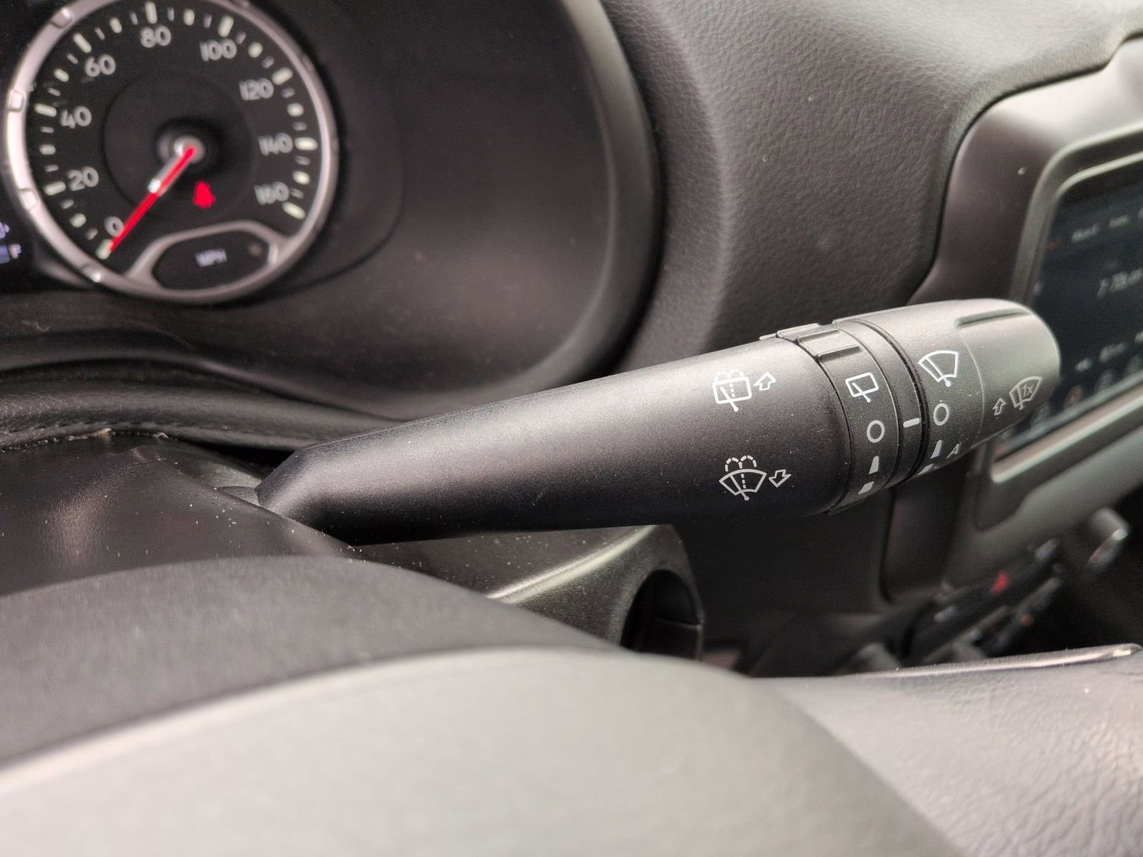 Used 2020 Jeep Renegade Limited image 27