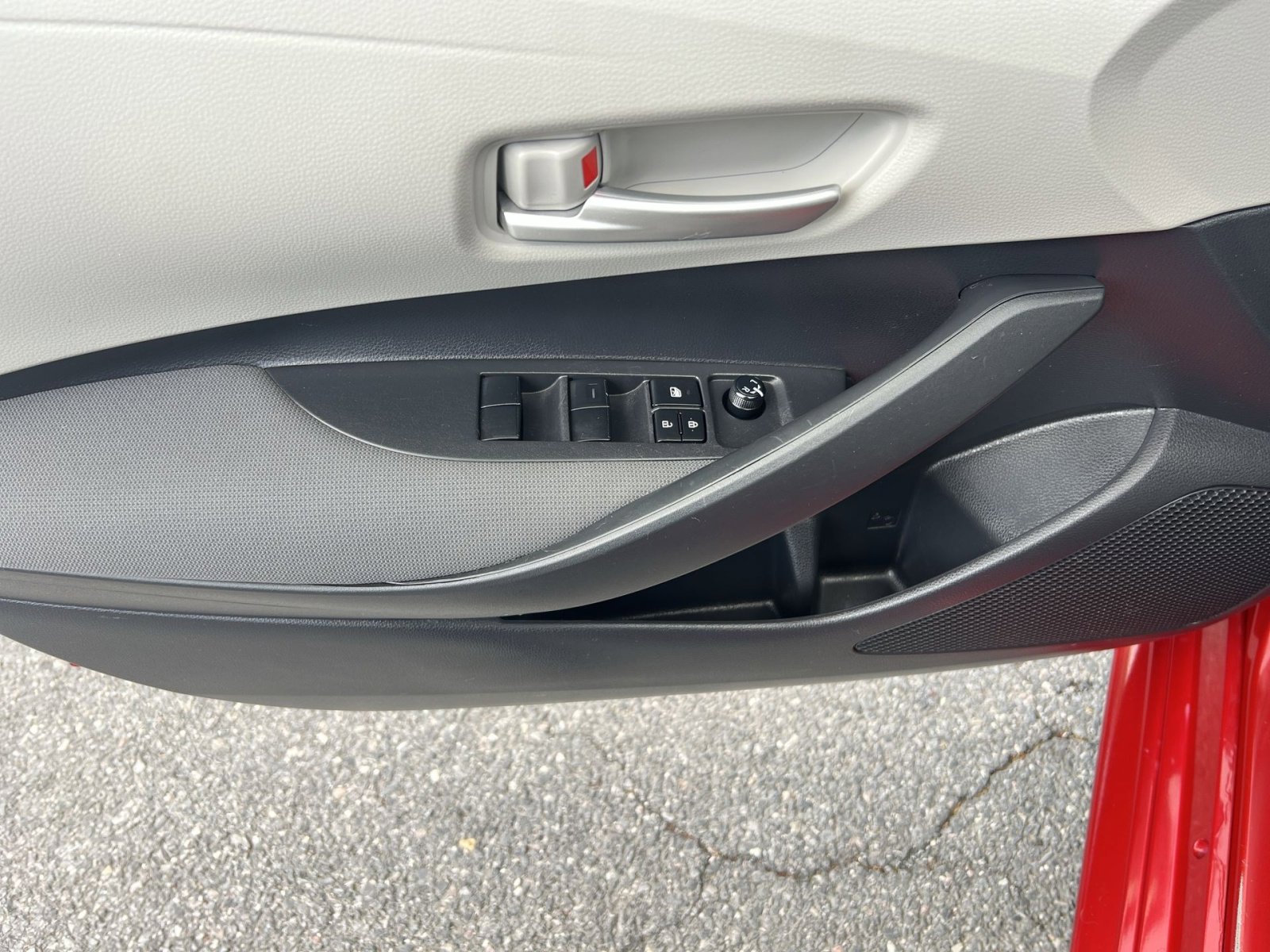 Used 2020 Toyota Corolla LE w/ Carpet Mat Package (TMS) FWD image 22