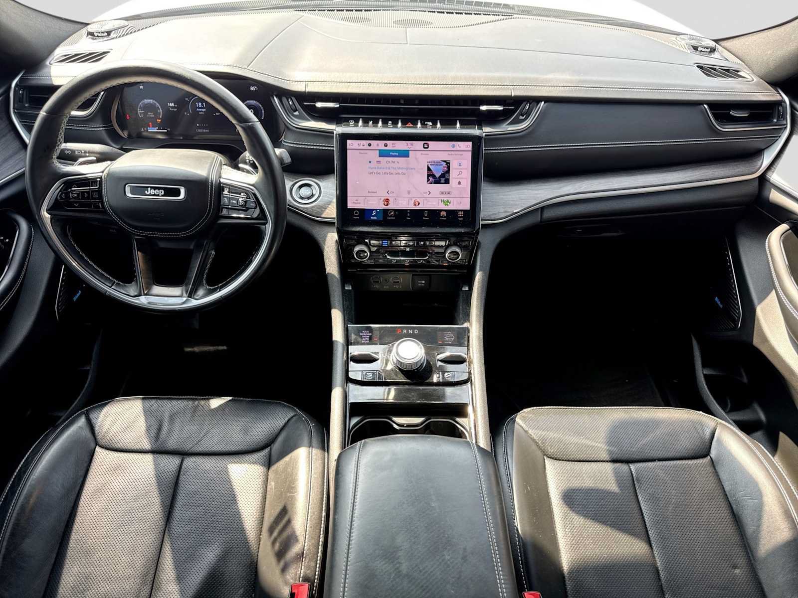 Used 2022 Jeep Grand Cherokee Overland AWD/4WD image 15
