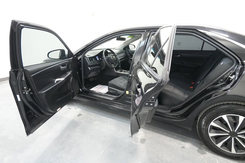 Used 2017 Toyota Camry LE FWD image 18