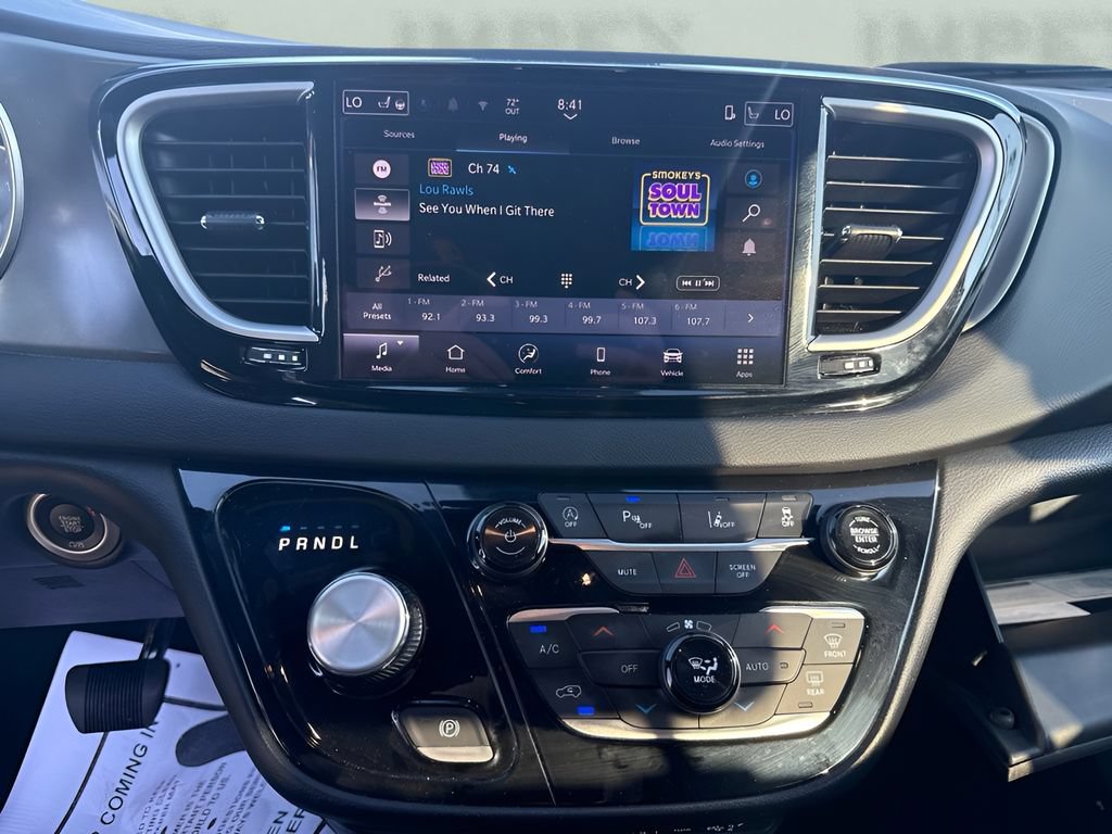 Used 2025 Chrysler Pacifica Select FWD image 12