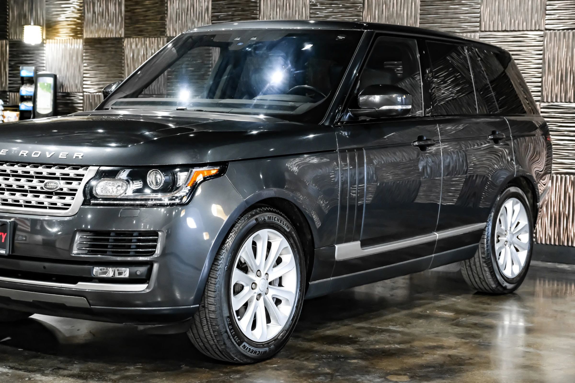 Used 2017 Land Rover Range Rover HSE image 11