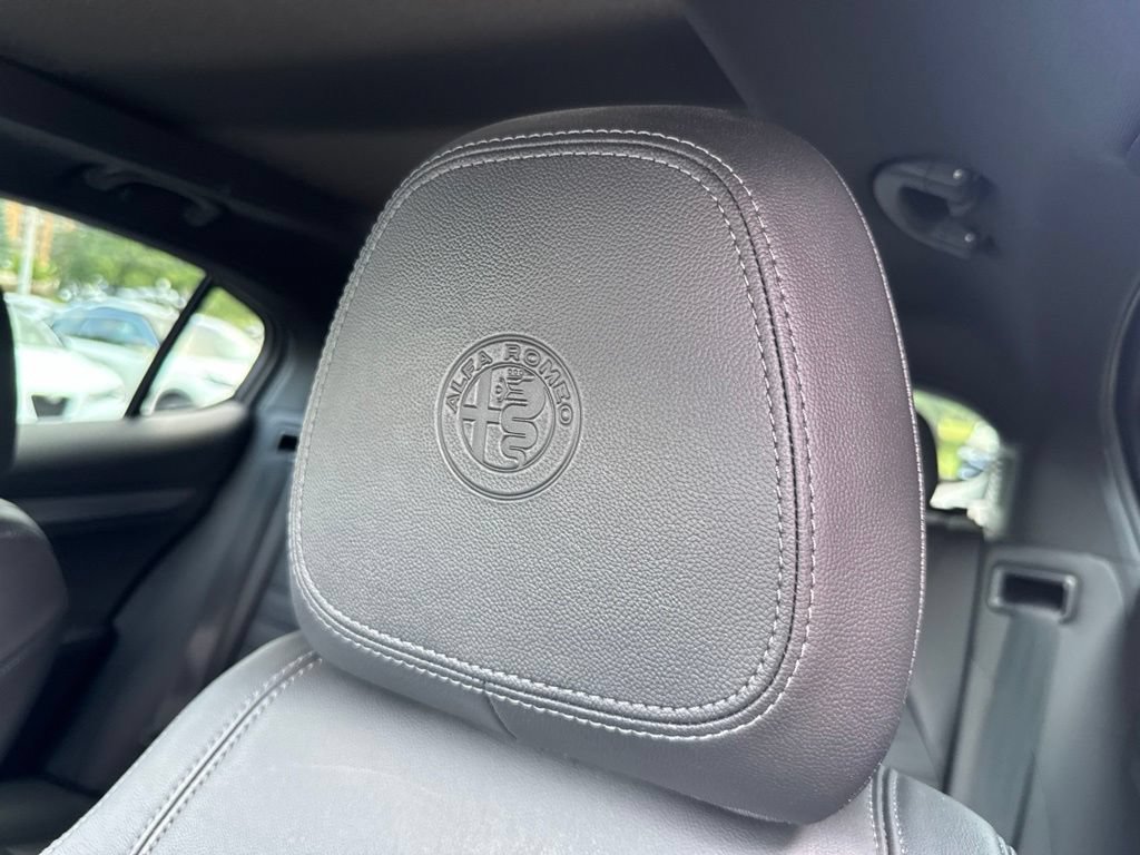 Used 2023 Alfa Romeo Stelvio Veloce AWD/4WD image 33
