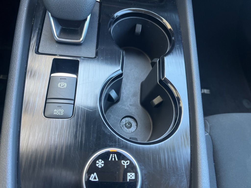 Used 2024 Nissan Rogue S image 18