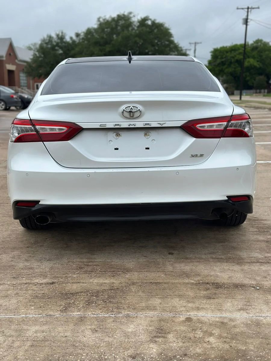 Used 2018 Toyota Camry XLE FWD image 6