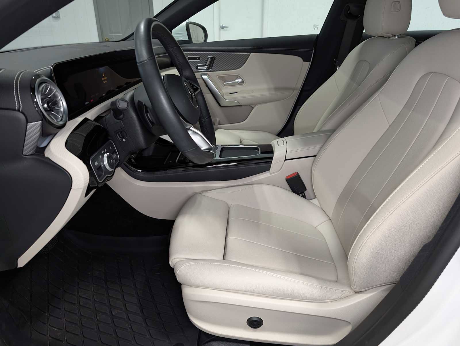 Used 2025 Mercedes-Benz CLA 250 4MATIC image 4