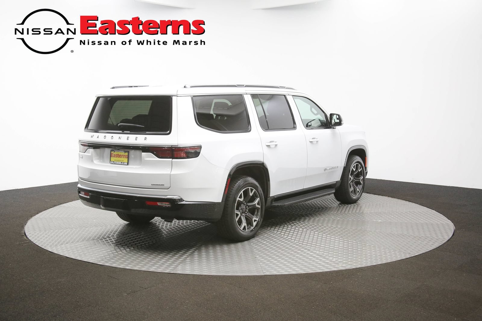 Used 2023 Jeep Wagoneer Series III w/ Preferred Equipment Group RWD image 39