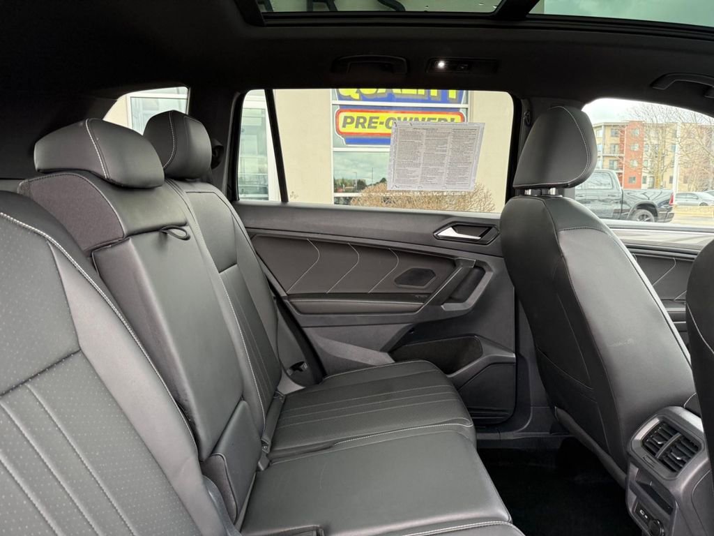 Used 2023 Volkswagen Tiguan SE R-Line AWD/4WD image 10