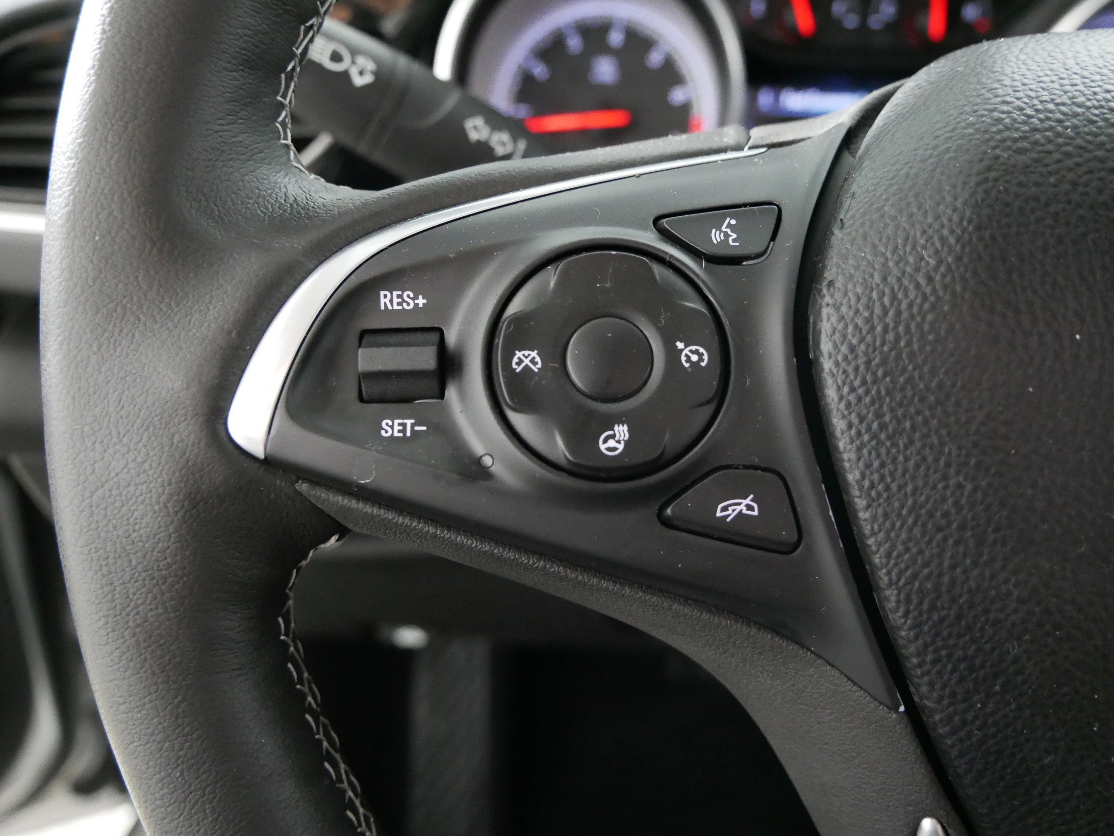 Used 2018 Buick Regal Essence image 27