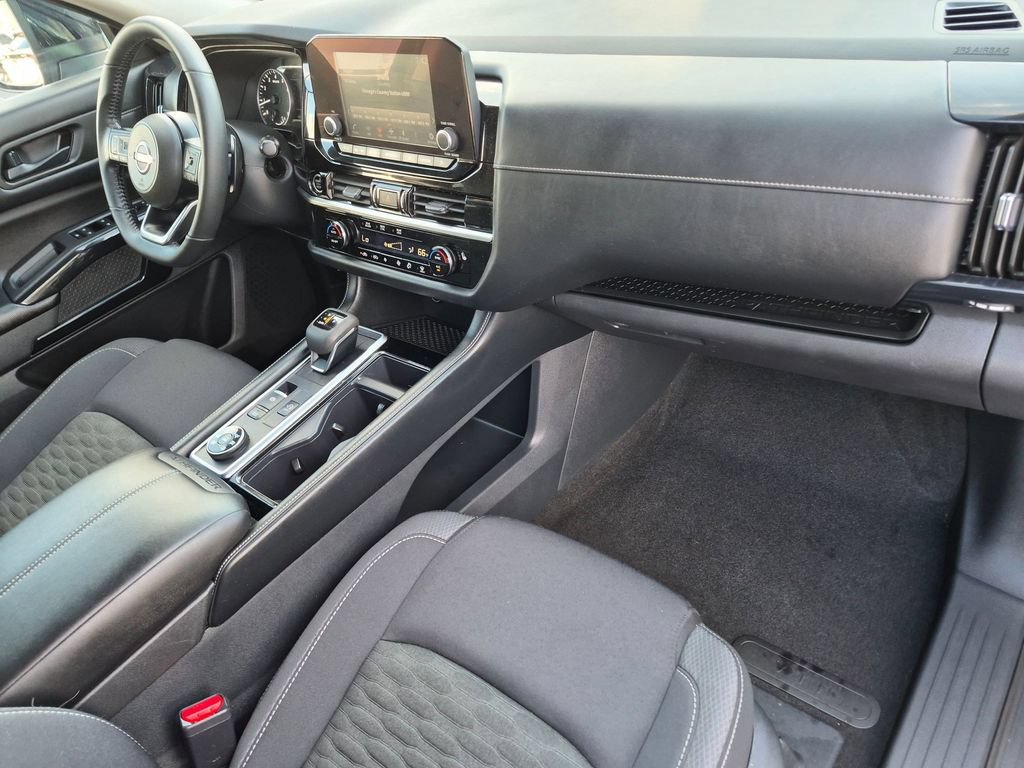 Used 2024 Nissan Pathfinder SV AWD/4WD image 27