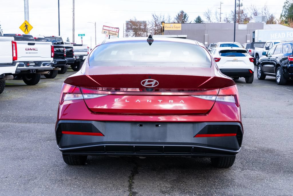 Used 2024 Hyundai Elantra SEL FWD image 5