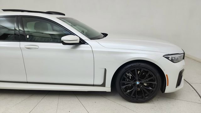 Used 2022 BMW 740i w/ M Sport Package image 7
