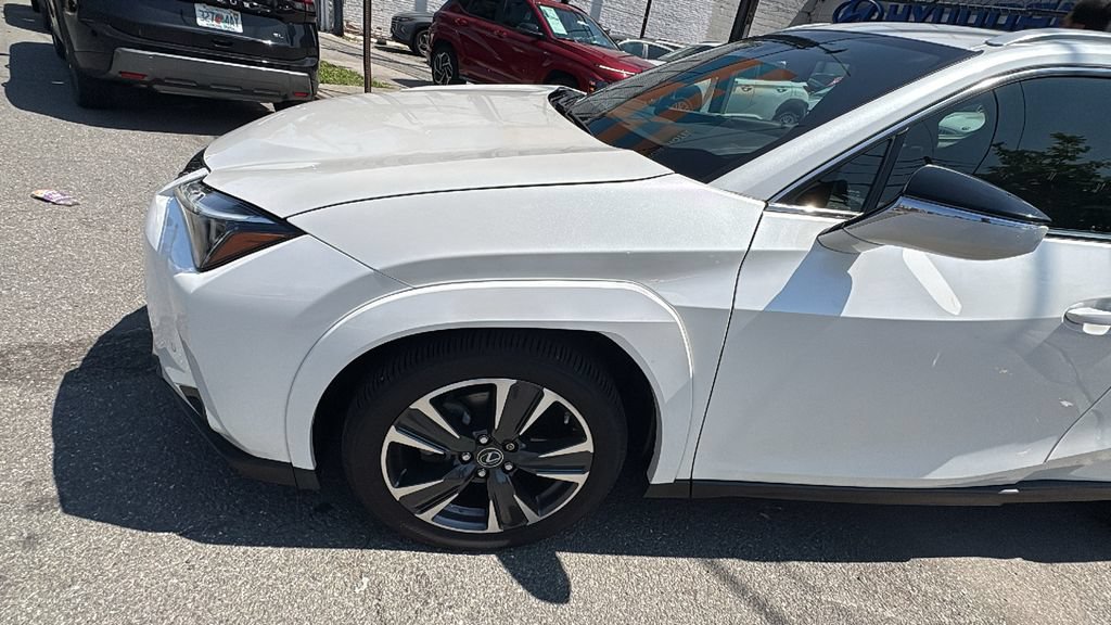 Used 2024 Lexus UX 250h AWD w/ Premium Package image 9