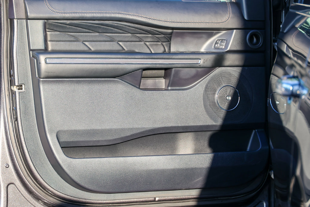 Certified 2020 Ford Expedition Max Platinum AWD/4WD image 4