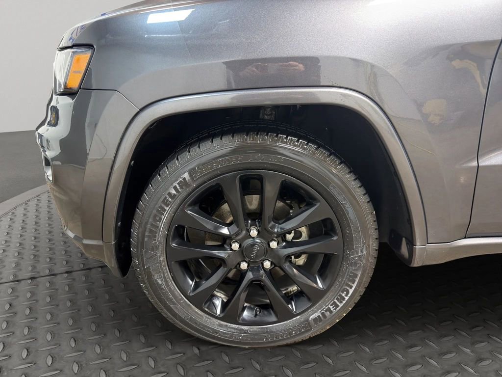 Used 2017 Jeep Grand Cherokee Altitude image 23