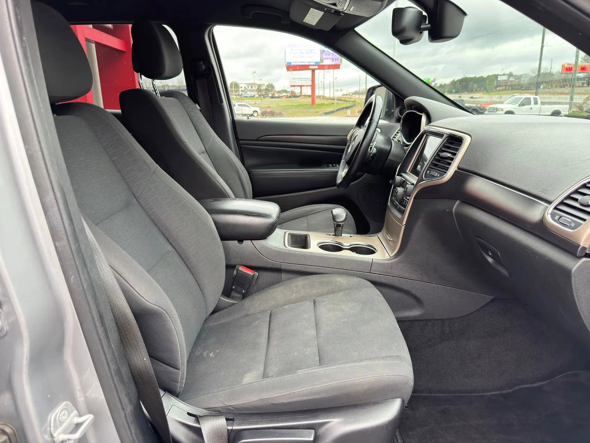 Used 2014 Jeep Grand Cherokee Laredo w/ 18" Wheel & 8.4" Radio Group image 18